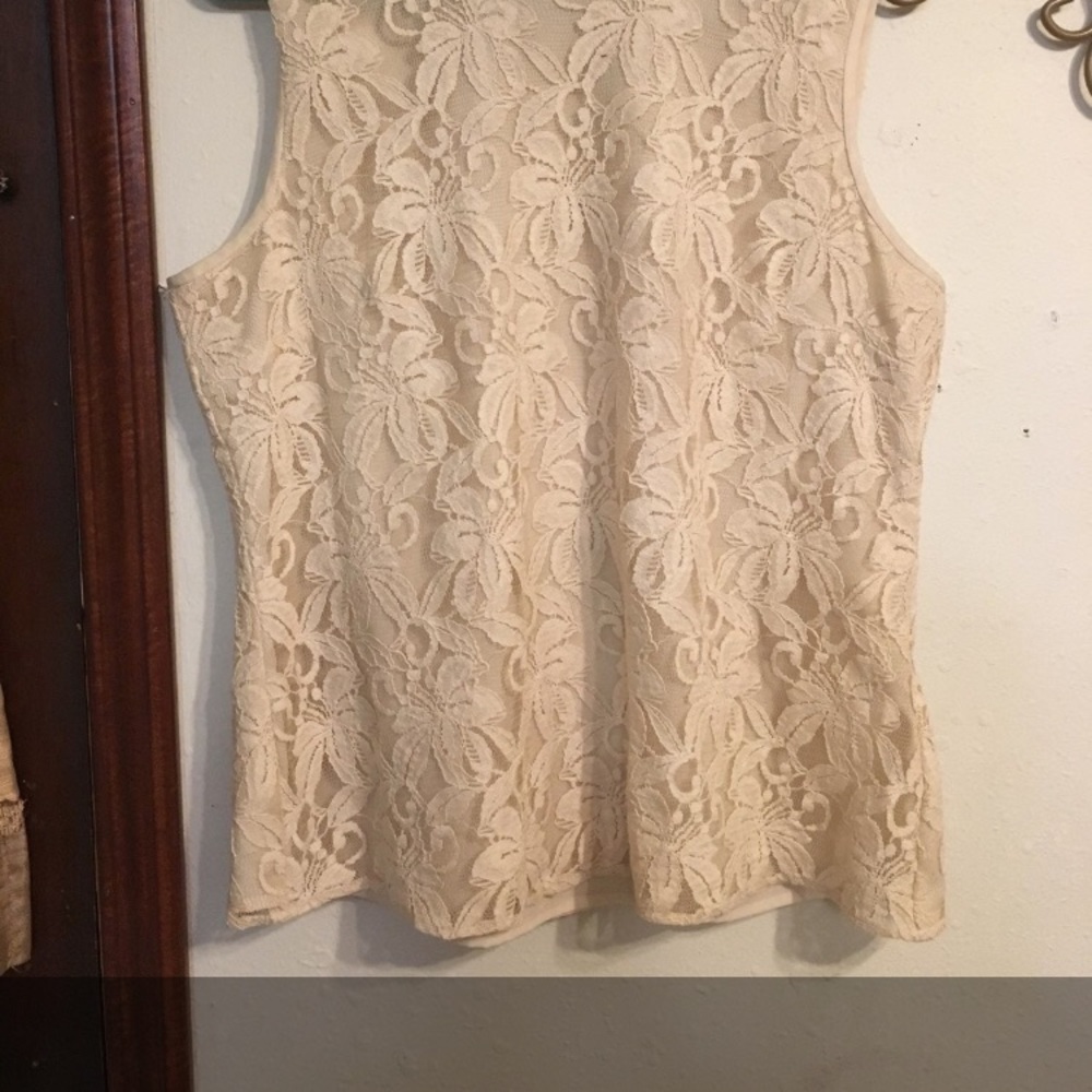 Jones Studio sleeveless lace shirt